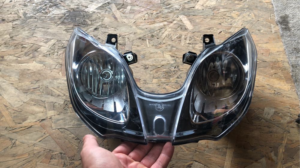 Far , carenă dar si alte componente piaggio mp3 500 2015-2020