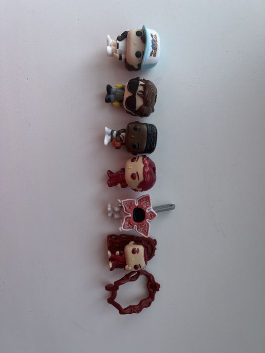 фигурки kinder joy stranger things очень странные дела
