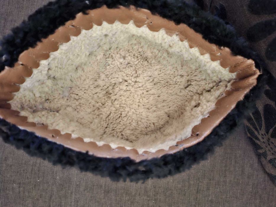 Части от народна носия.Престилка и калпак.