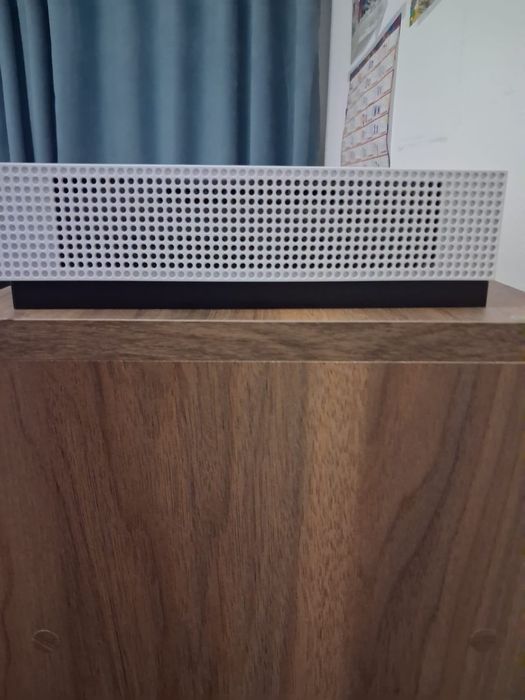 Xbox One S plus 3 controlere