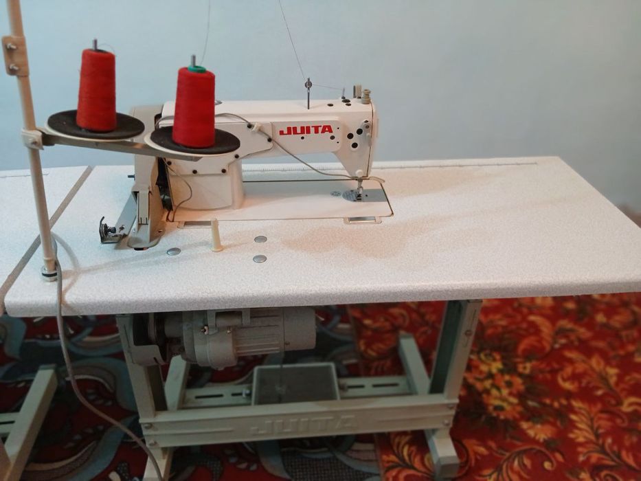 JUITA tikuv mashinasi.