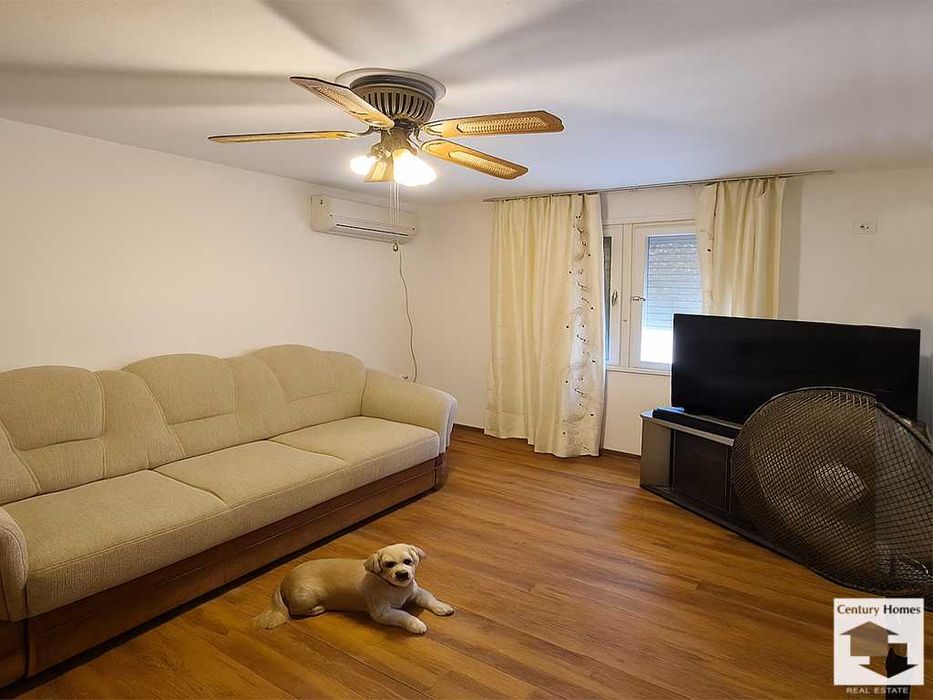 190026 Просторна триетажна къща с голям двор в село Караманово