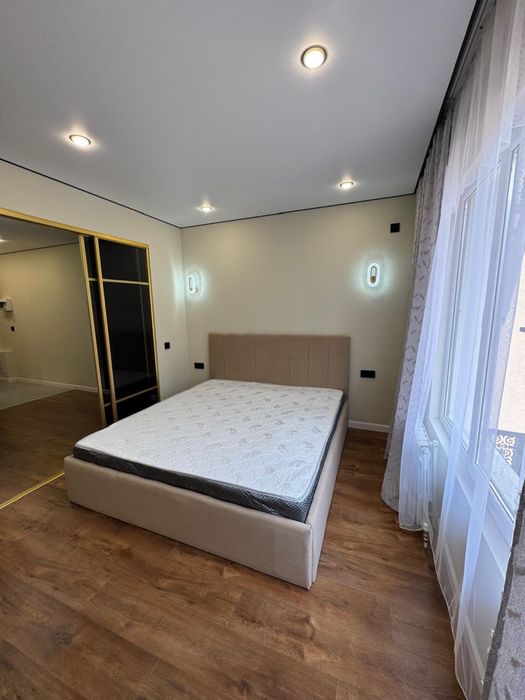 Новый кровать с матрасом