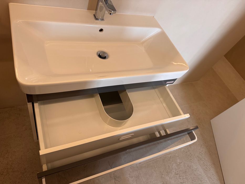 Mobilă baie cu lavoar și baterie