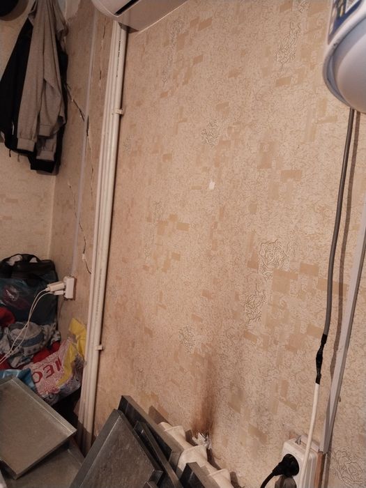 Продам 2-х комнатную на первом этаже 2/1/2. Янгихаетском районе ДЕРЕВО