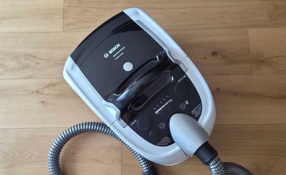 BOSCH прахосмукачка AquaWash&Clean ProPerform 2100W