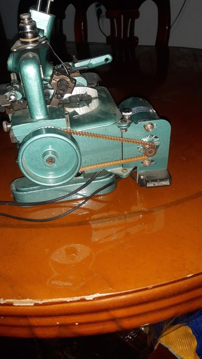 Продам оверлог срочно