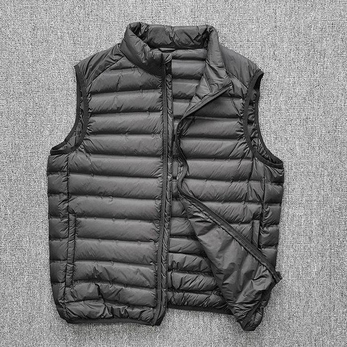 Безрукавка черная