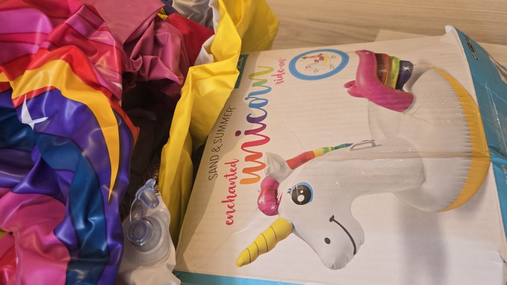 Unicorn Gonflabil Intex Ca Nou – Folosit o singură dată!