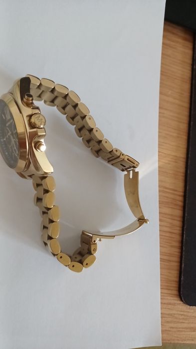 Продам срочно фирменные часы майкол корс