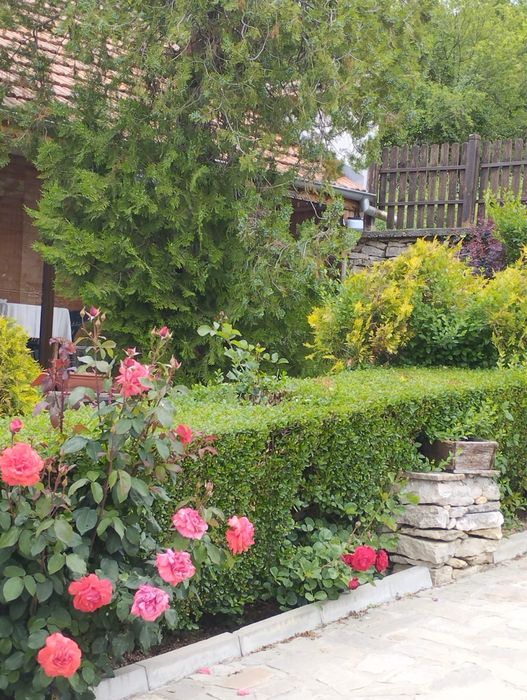 Продавам къща за гости