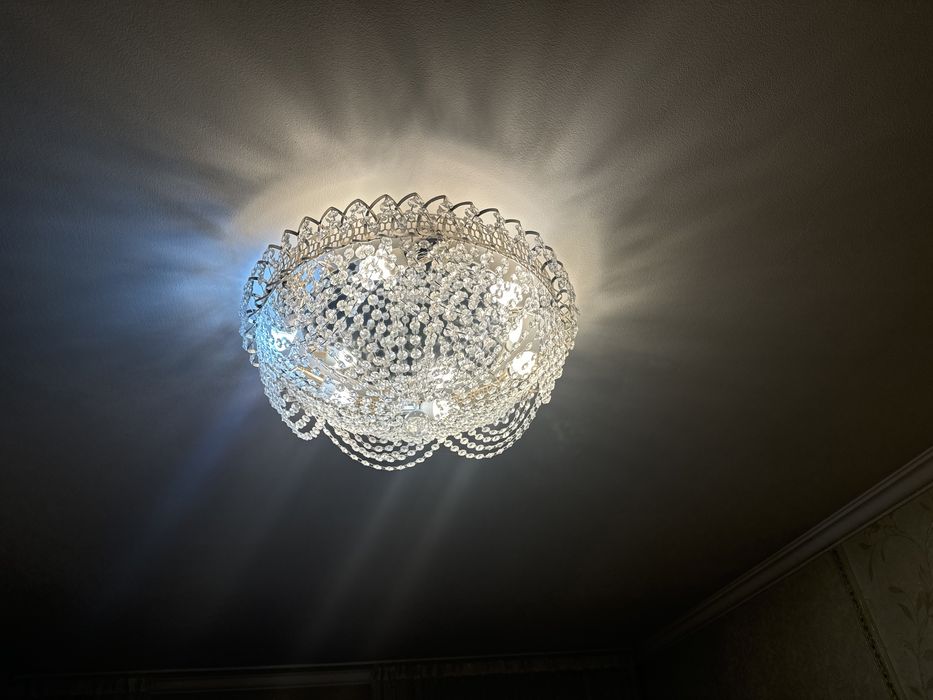 Продам хрустальную люстру