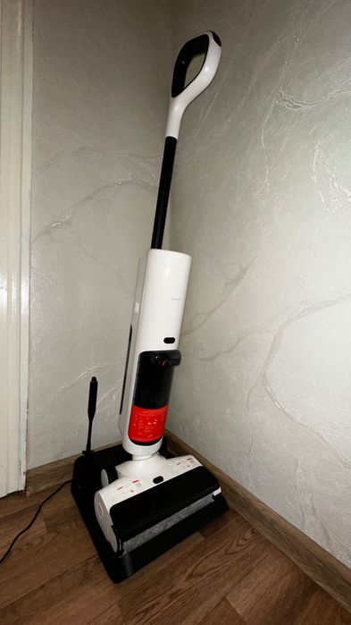 Моющий вертикальный пылесос