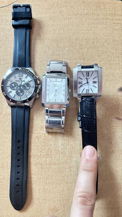 Часы наручные в хорошем состояний