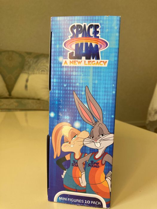 набор игрушек из фильма с Леброном