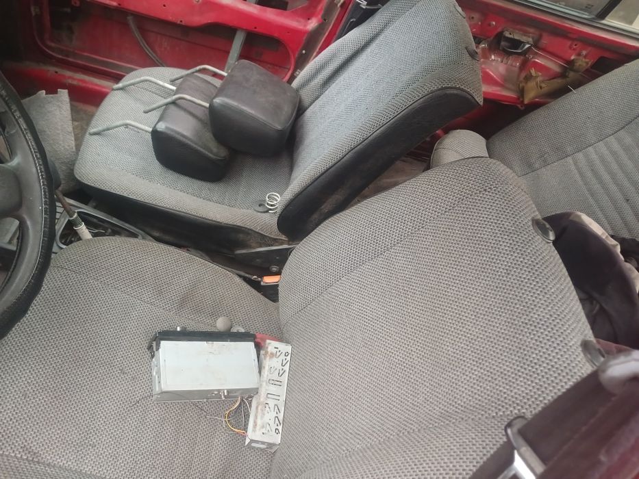 Джета на разбор есть двигатель есть некоторые запчасти