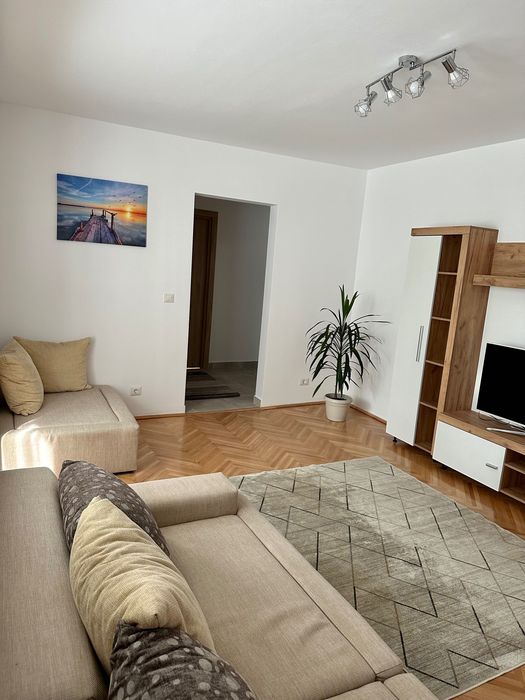 Proprietar închiriez apartament 2 cam Sagului