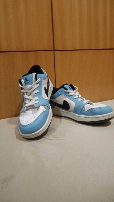 Обувки Nike Jordan 34 номер, запазени, с леки следи от употреба.