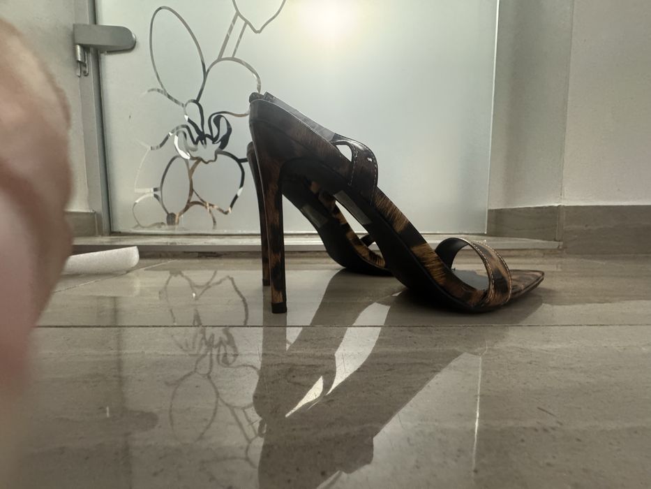 Високи токчета с леопардов принт