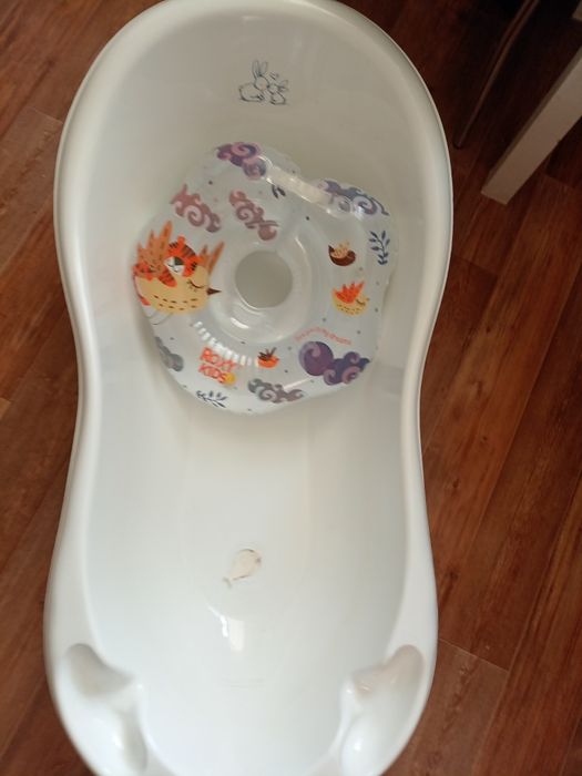 Ванночка и круг на шею для малыша