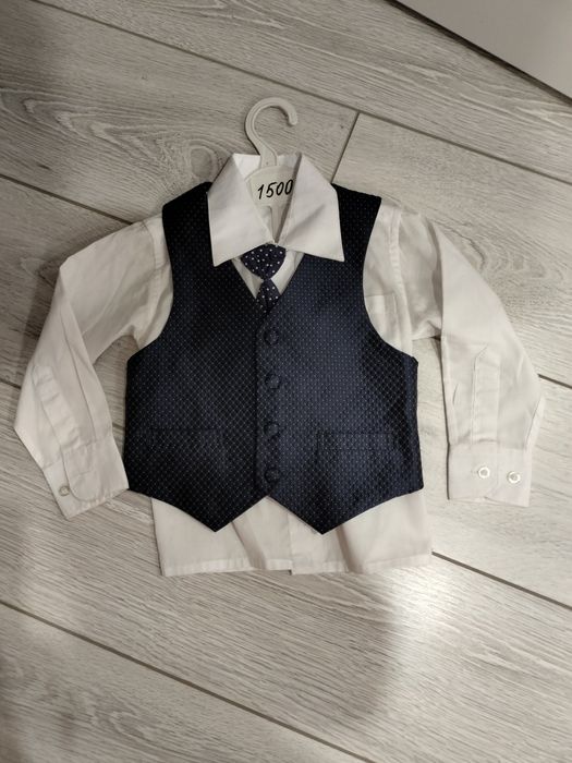 Продам  детские костюмы на малиьчика