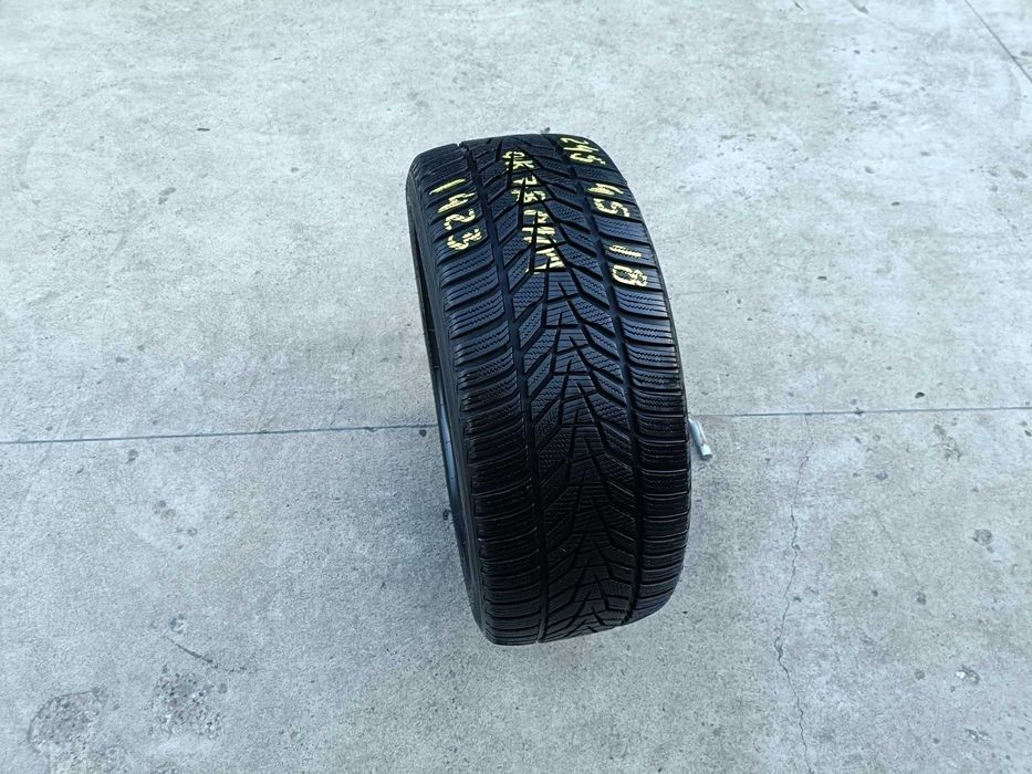 O anvelopa iarna 245 45 18 hankook winter I*cept evo3 cu 7,8 mm 1423