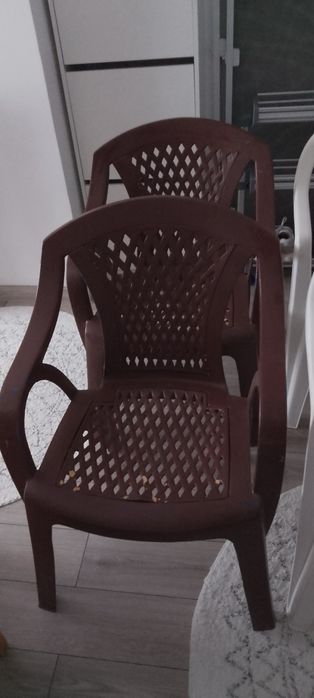 Vând 4 scaune gradina,noi