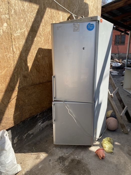 Холодильник бу продам LG