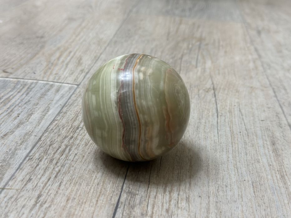 Оникс(Агат) форма шар, диаметр 70мм, вес 600гр.