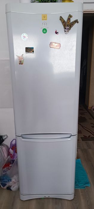 Холодильник Indesit