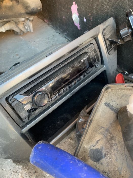 Продам магнитолы оригинал три штуки