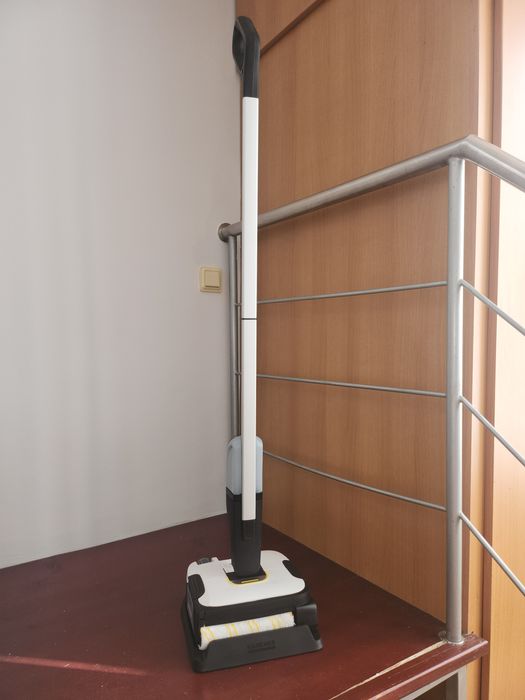 Подопочистваща машина KARCHER FC 2-4 акумулаторна