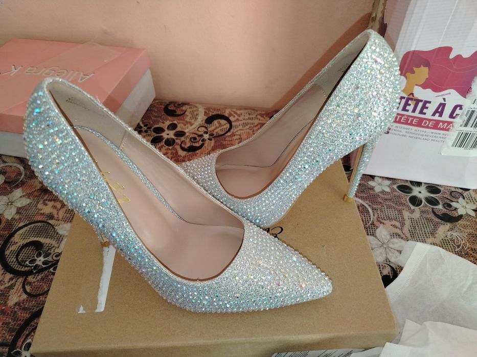 Pantofi stiletto damă, cu toc de 12 cm  vârf ascuțit decorați cu cristale - argintiu EU 37
