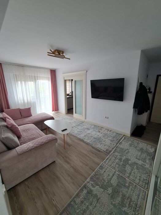 Vand apartament cu 2 camere situat pe Soseaua Iasi-Voinesti, loc de parcare inclus .