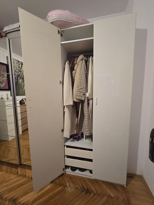 Vând dulap alb Ikea