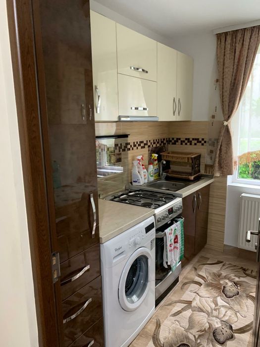 Dau în chirie apartament