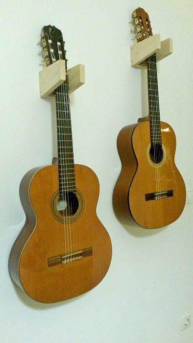 Стойка за китара - дървена