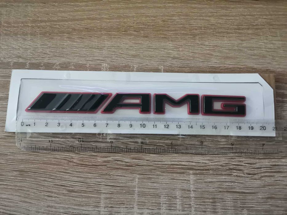 Mercedes Benz AMG черна емблема с червен кант