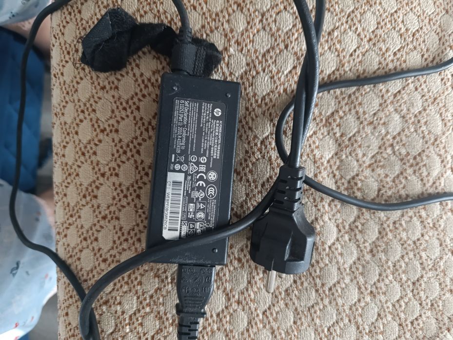 Зарядки на ноутбуки разные