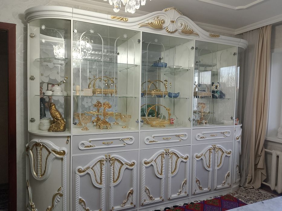 Продам гостиной сервант
