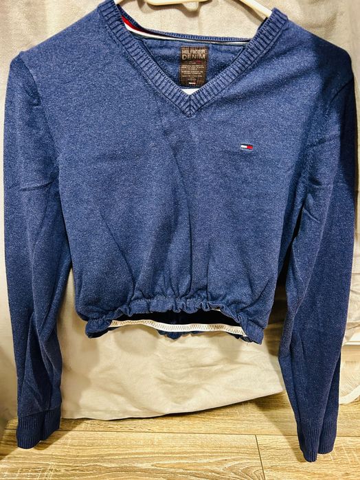 Vând crop top hilfiger denim