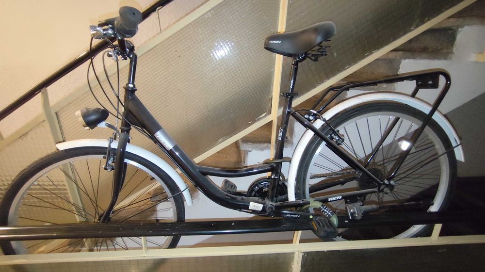 Bicicleta Carpat 26 inchi  , cu cablu antifurt  și pompă electrică1100 lei negociabil lNU RĂSPUND LA TELEFON, AȘTEPT MESAJ SMS SAU MESAJ WHATSAPP