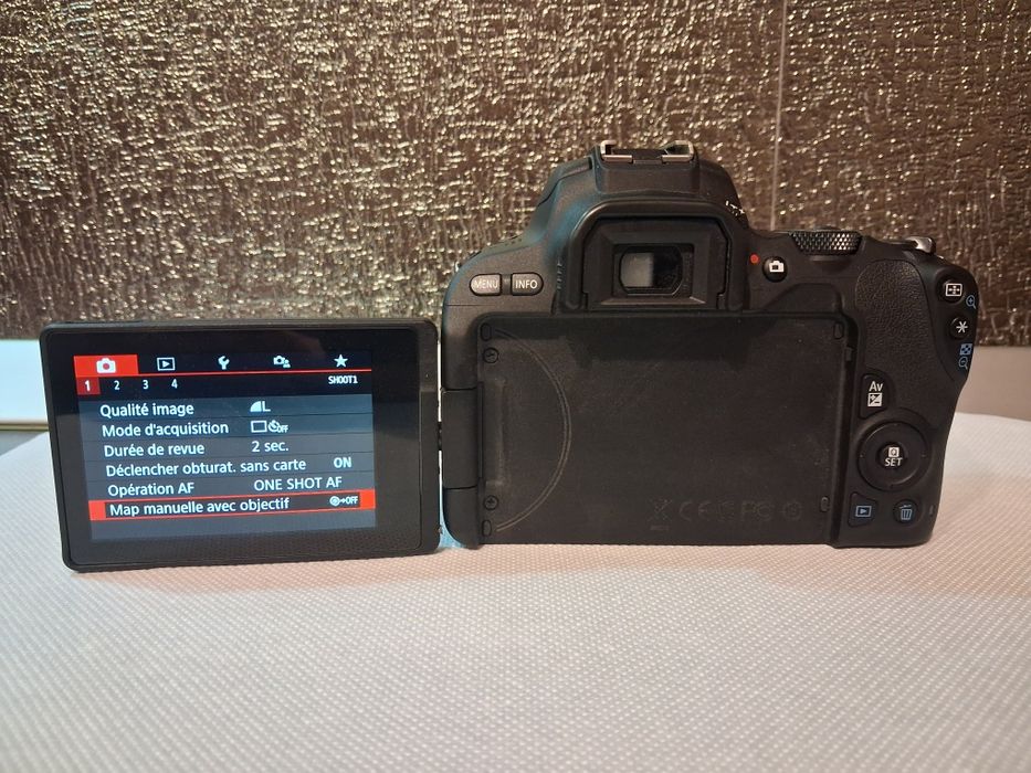 Canon EOS 200D-Aparat foto DSLR