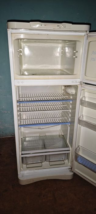 Холодильник Indesit