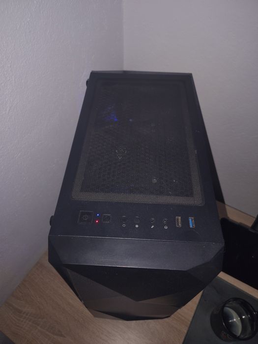 Carcasa PC Gamemax Revolt 6 ventilatoare incluse