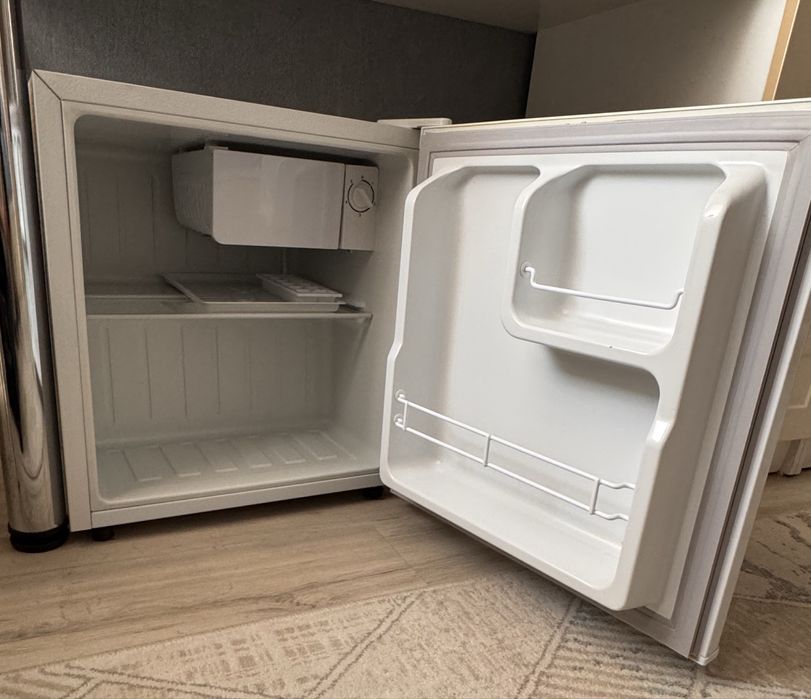 Продам мини холодильник