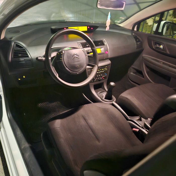 Vând Citroen C4 2010