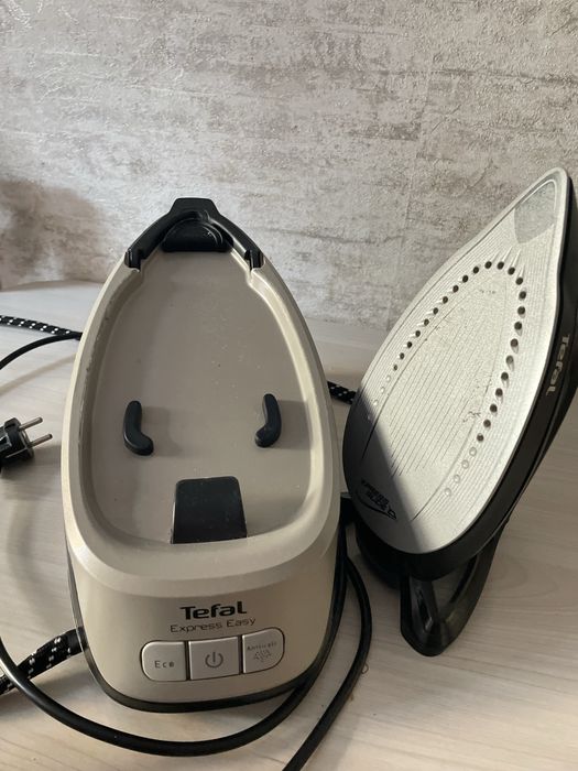 Парогенератор Tefal Express Easy SV6140E0 черный