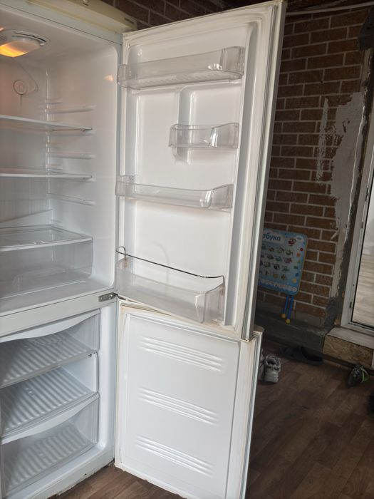 Хололилтник самсунг samsung