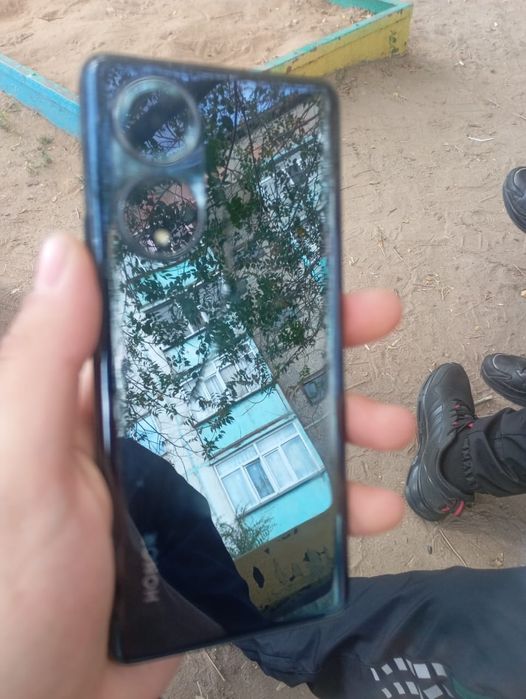 Продаю телефон HONOR 50